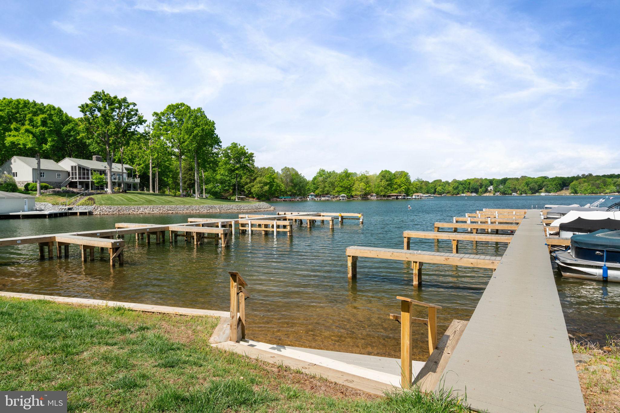 LAKESHORE WOODS - Residential