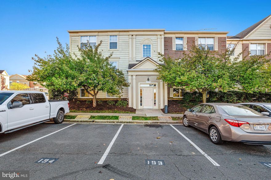 Beautiful main level condo in the sought after neighborhood of Exeter. This condo features 3 spacious bedrooms and two bathrooms. Stainless steel appliances, recently installed carpeting and lots of natural light. Close to the outlet mall, downtown Leesburg, Costco etc. Easy access to Route 15, 7 and the Toll Road.