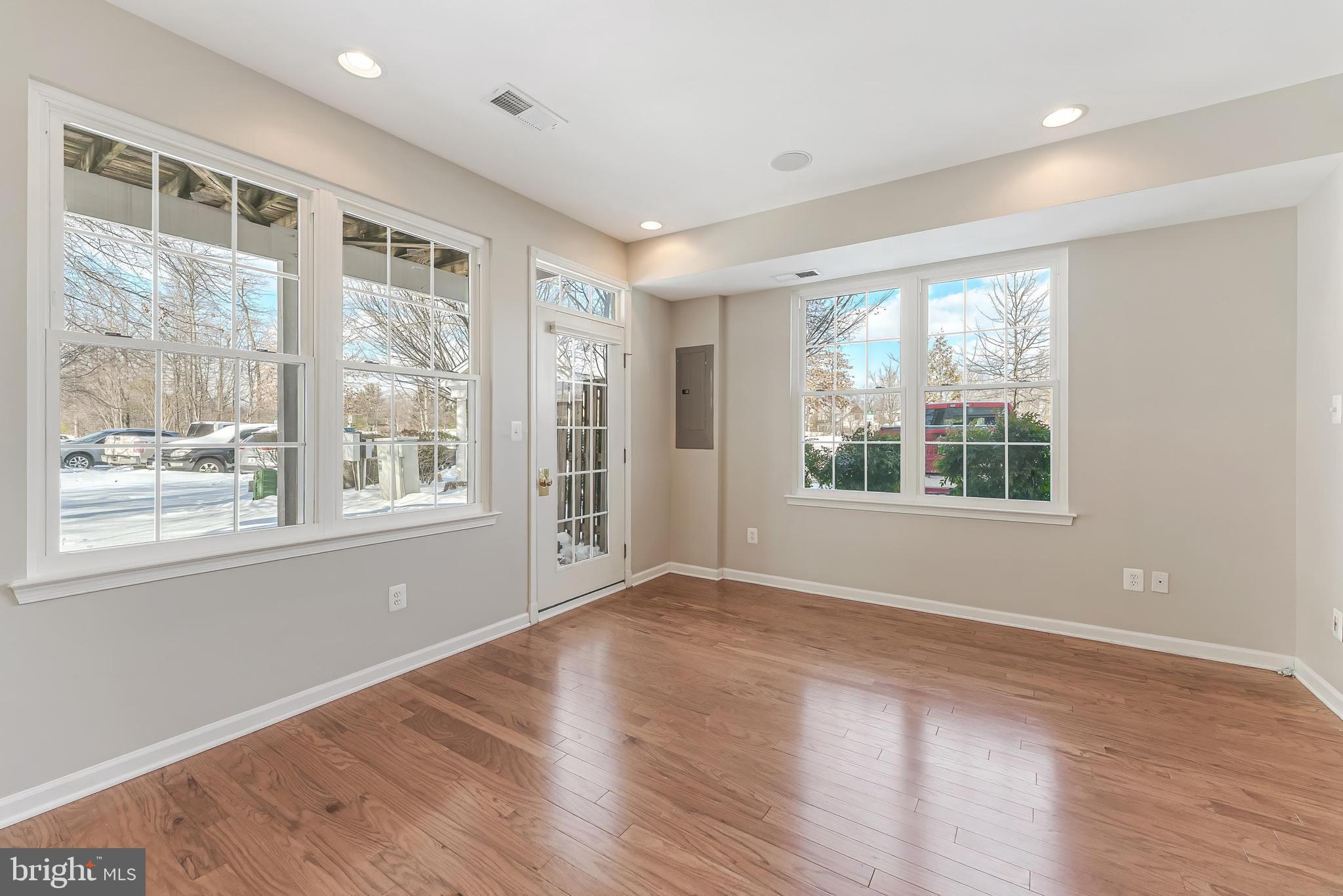 BELMONT LAND BAY - Residential