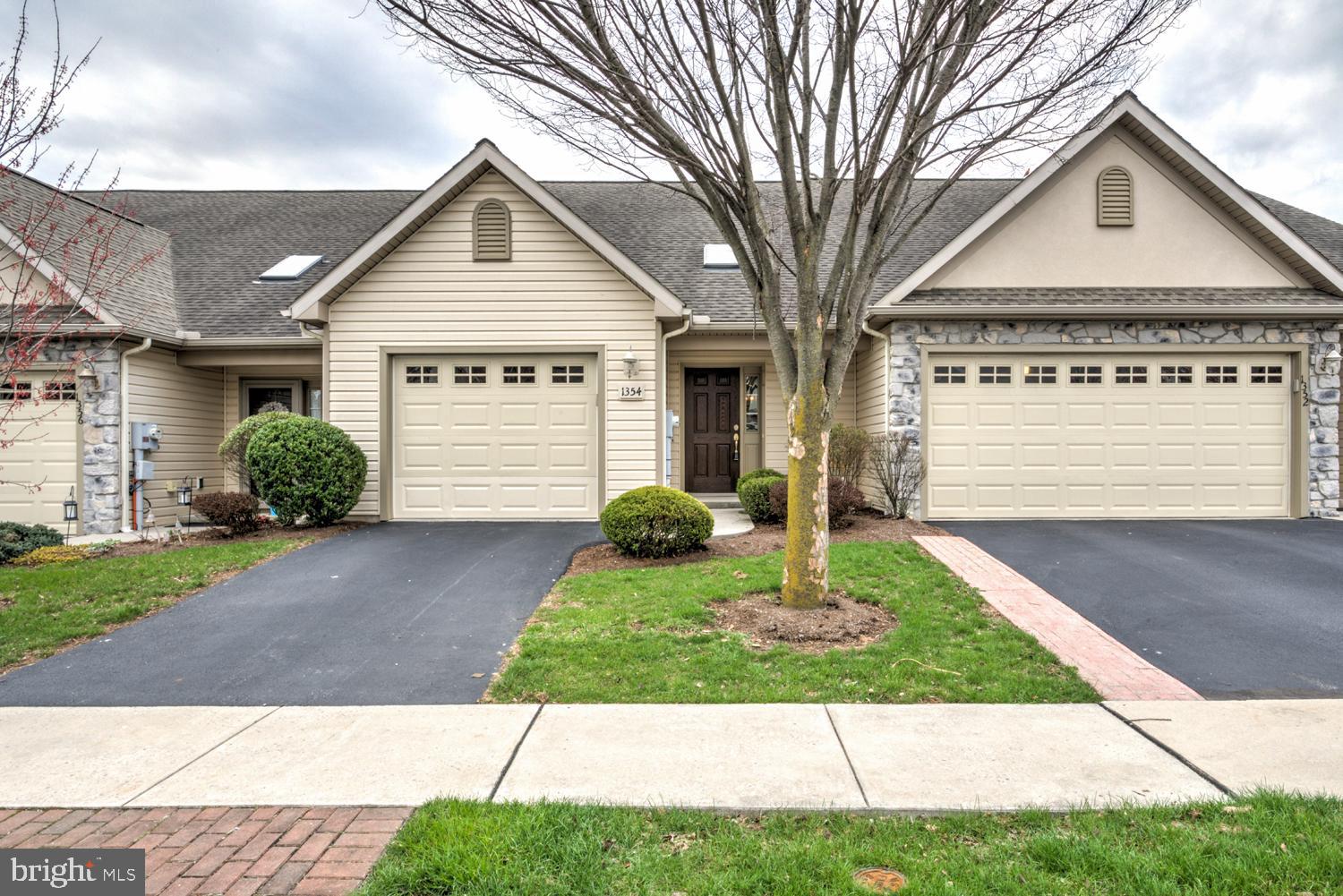 SUMMIT POINTE AT ELM TREE - Residential