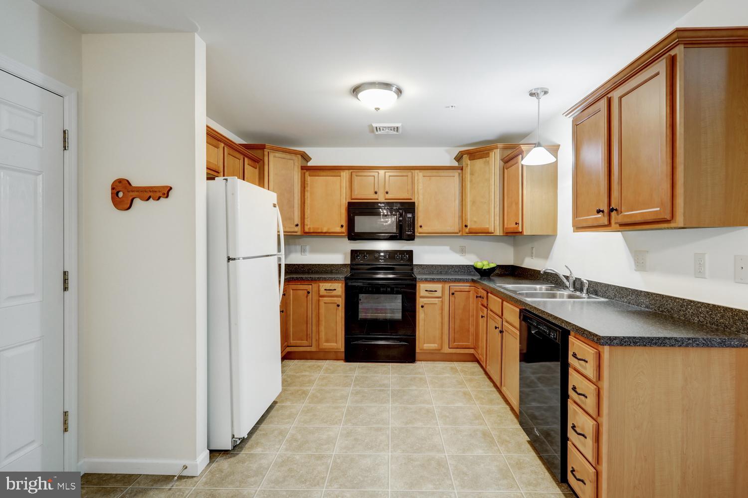 SUMMIT POINTE AT ELM TREE - Residential