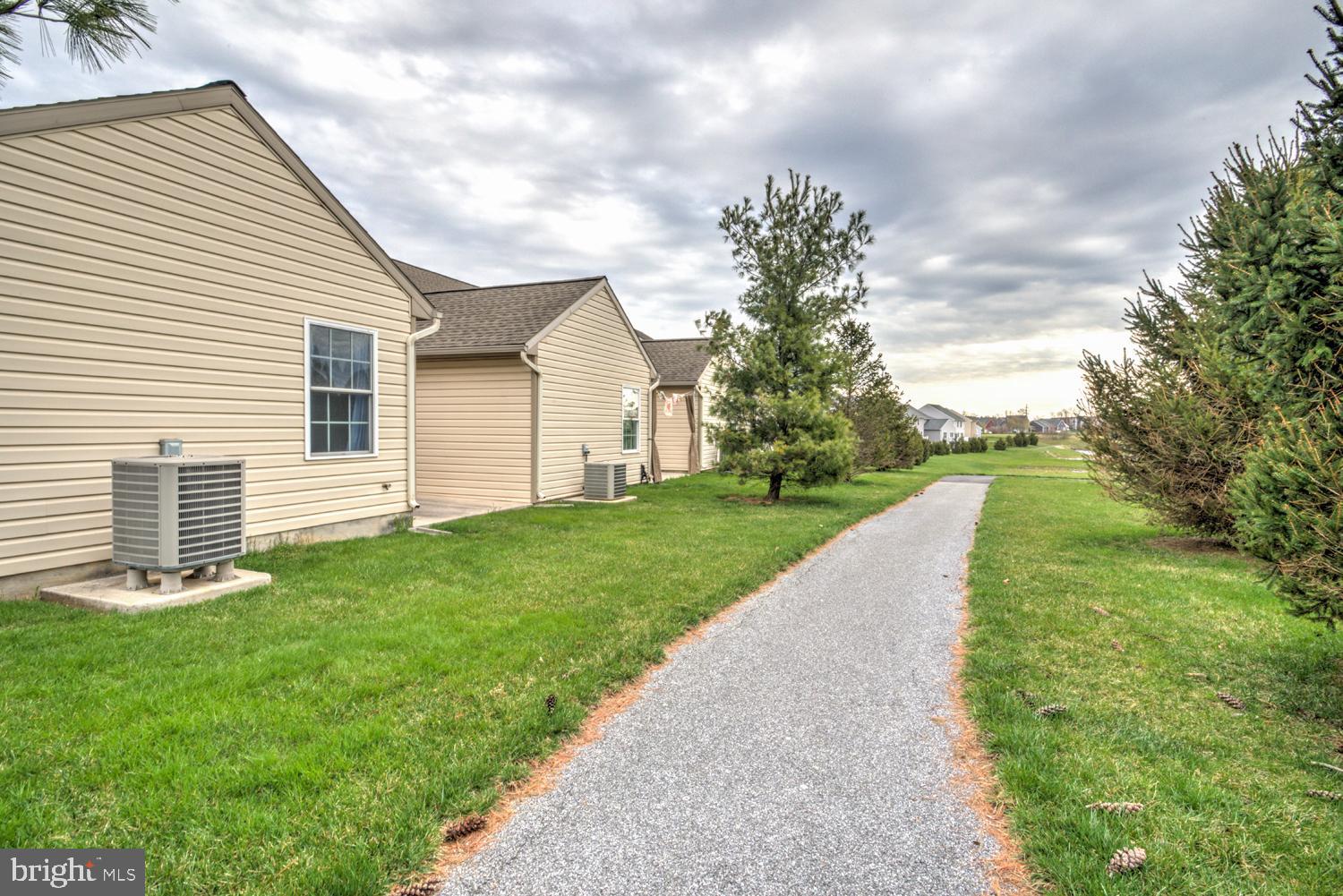 SUMMIT POINTE AT ELM TREE - Residential