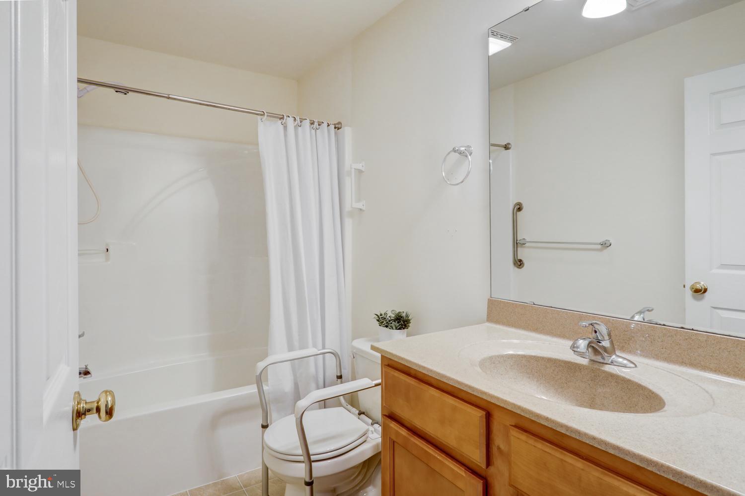 SUMMIT POINTE AT ELM TREE - Residential