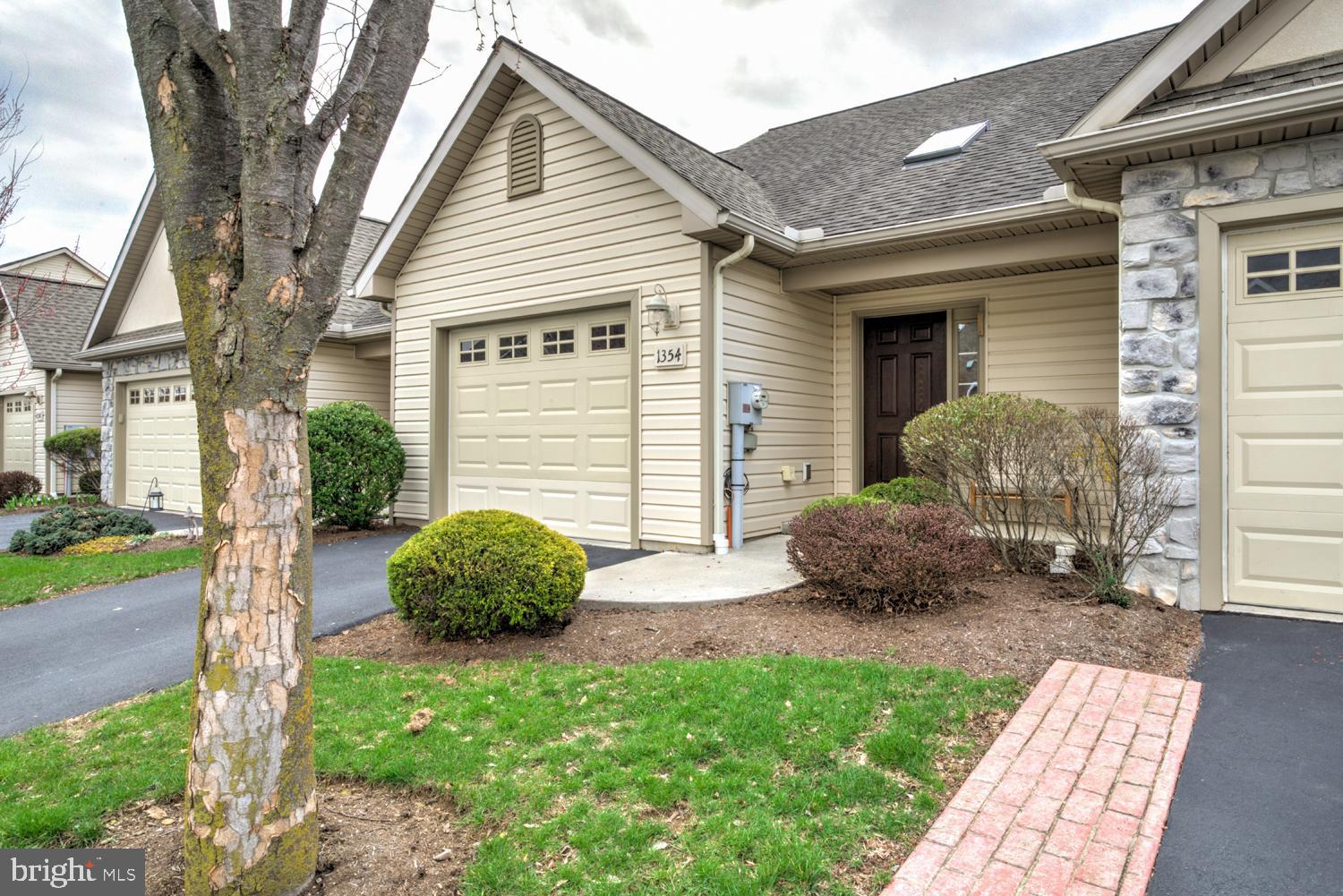 SUMMIT POINTE AT ELM TREE - Residential