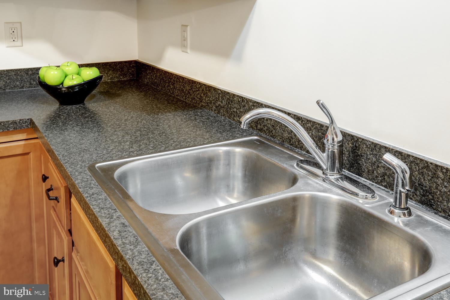 SUMMIT POINTE AT ELM TREE - Residential