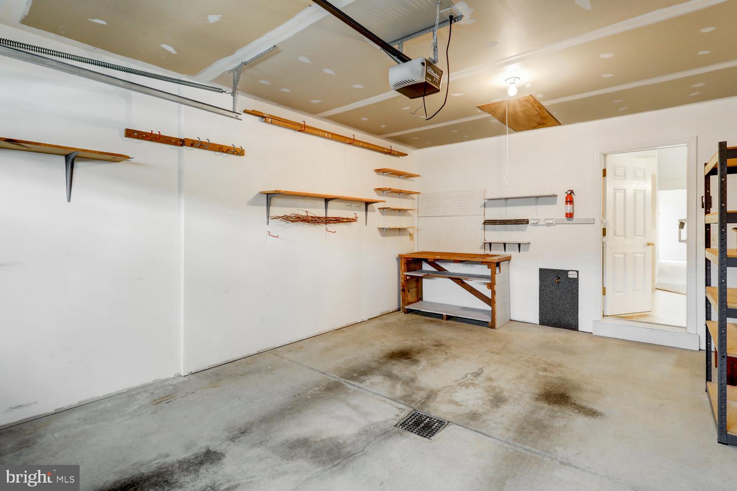 SUMMIT POINTE AT ELM TREE - Residential