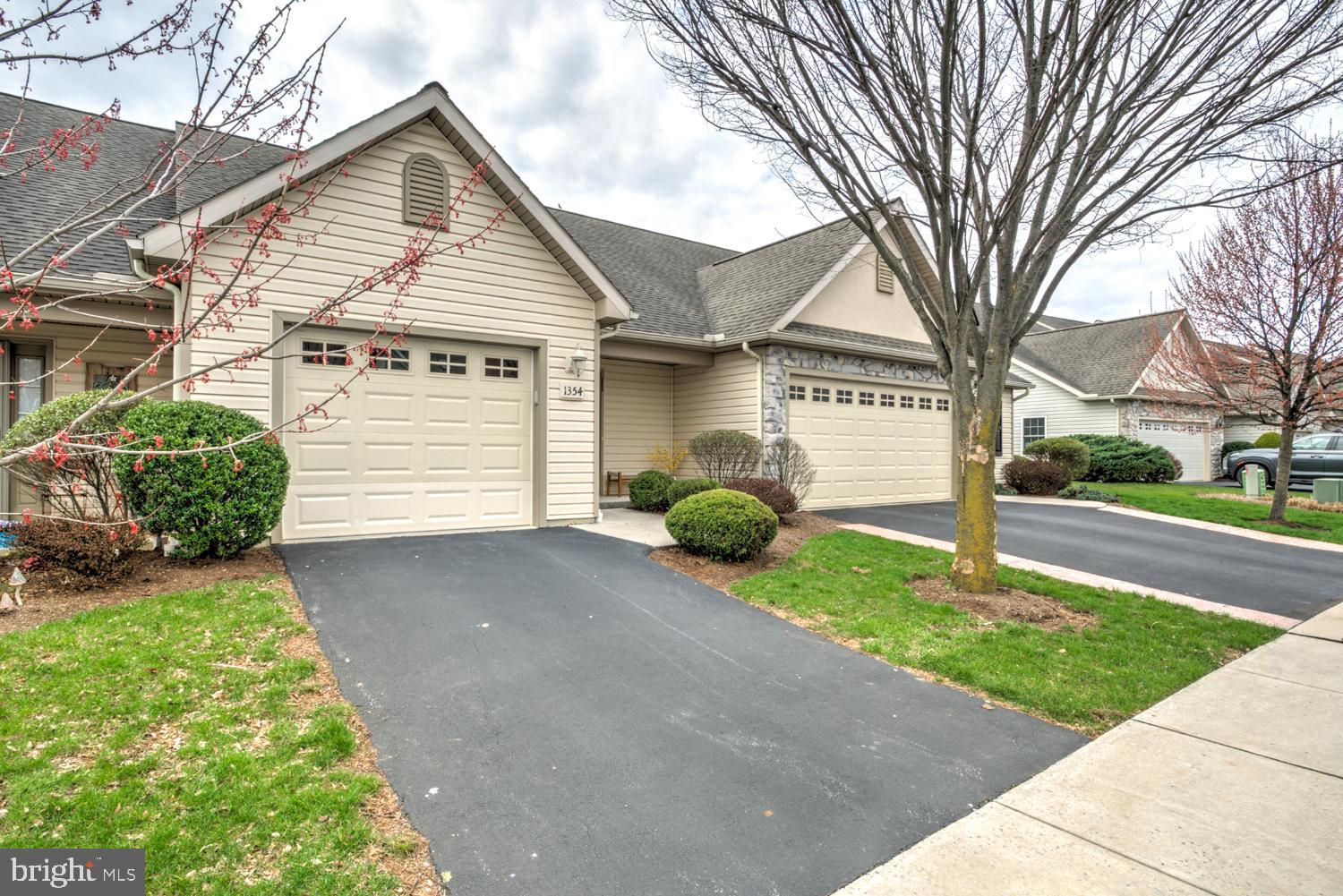 SUMMIT POINTE AT ELM TREE - Residential