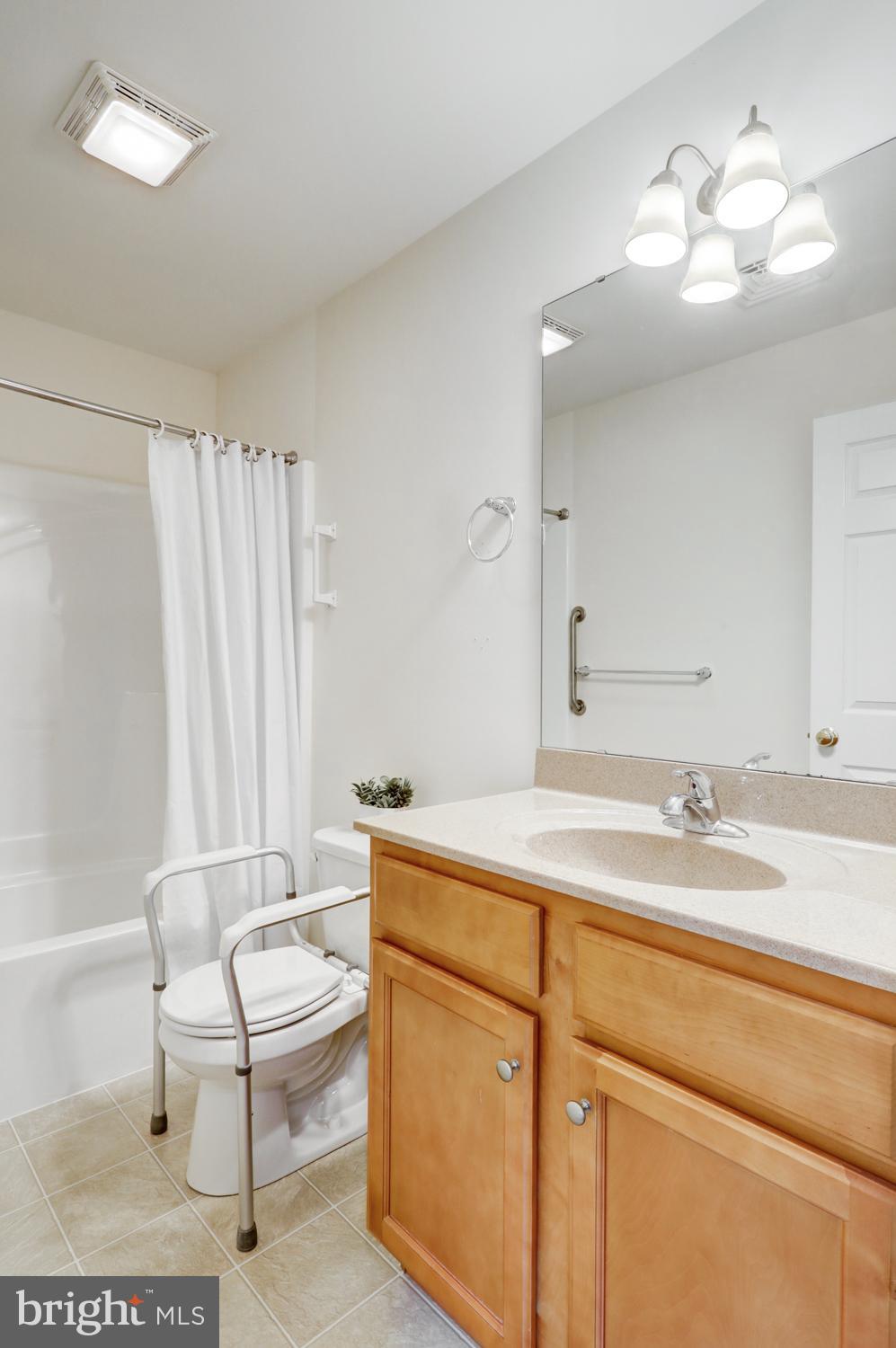 SUMMIT POINTE AT ELM TREE - Residential