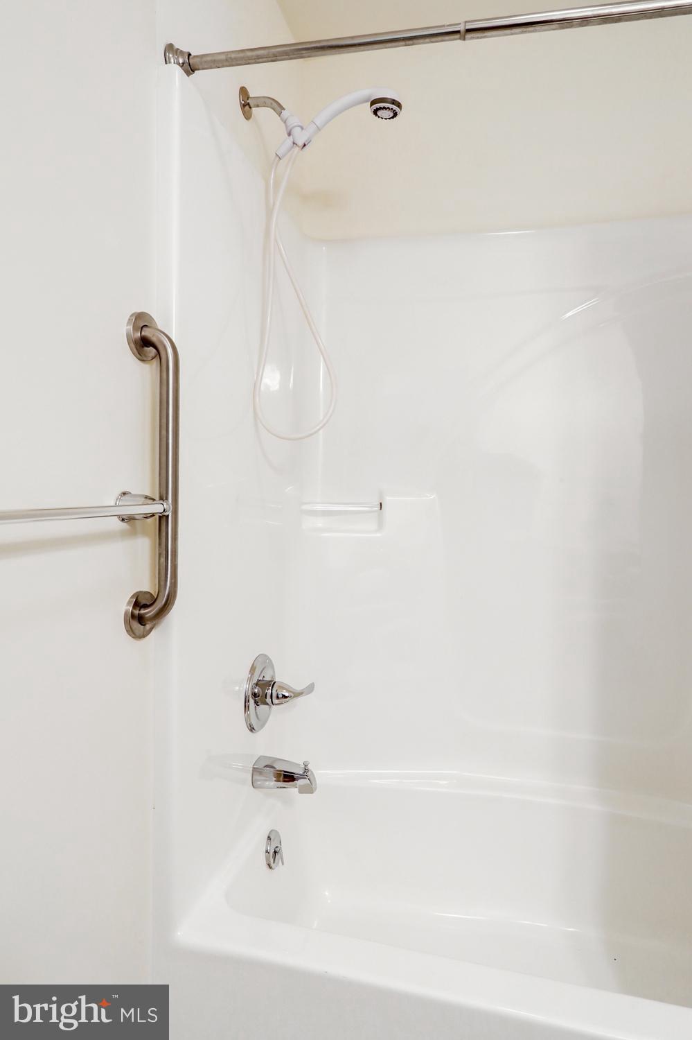 SUMMIT POINTE AT ELM TREE - Residential