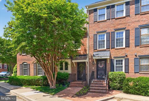 Photo of 711 W Abingdon Court, ALEXANDRIA, VA 22314 (MLS # VAAX2059840)
