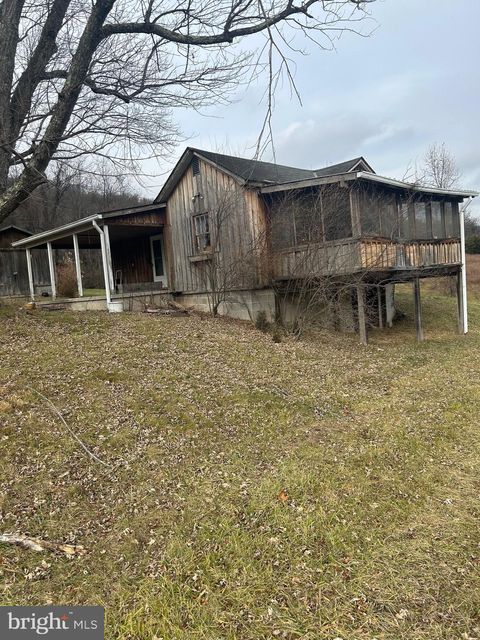189 APPLE HARVEST DRIVE HEDGESVILLE WV 25427