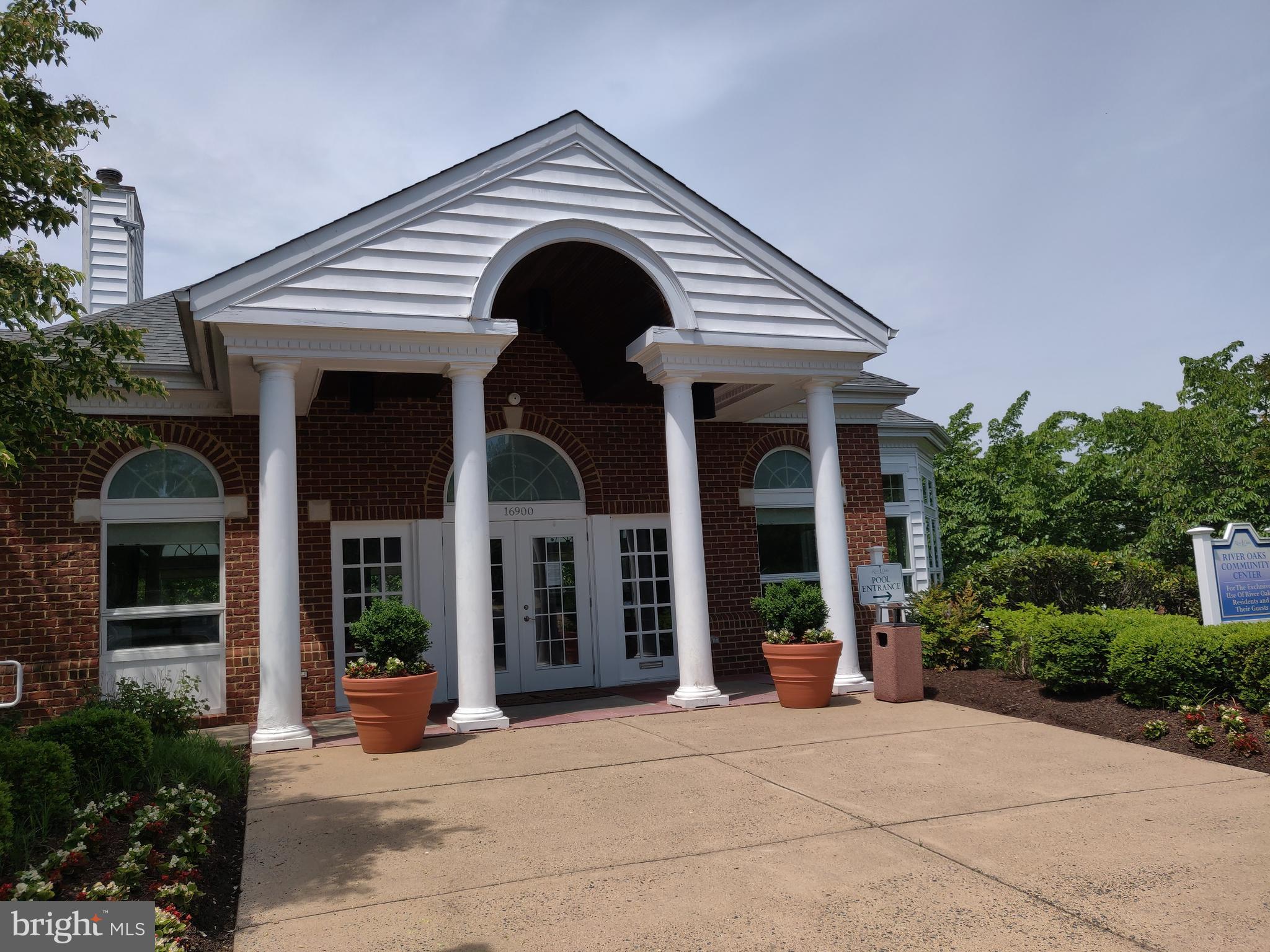 RIVER OAKS - Residential