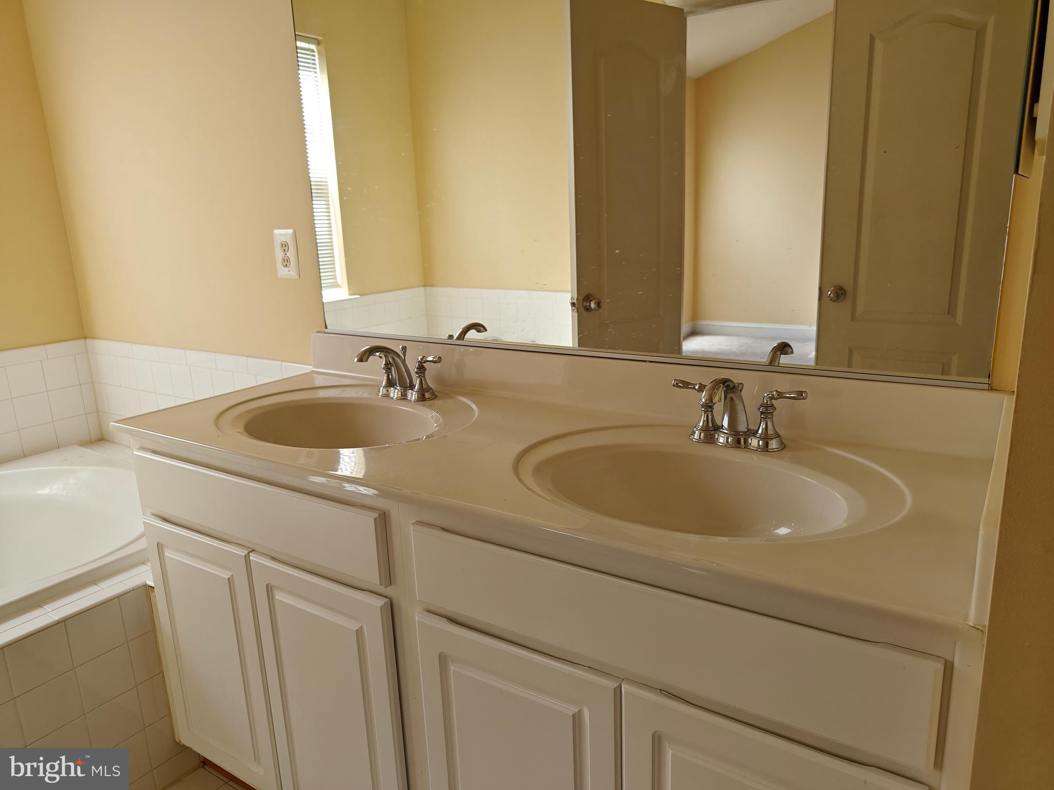 RIVER OAKS - Residential