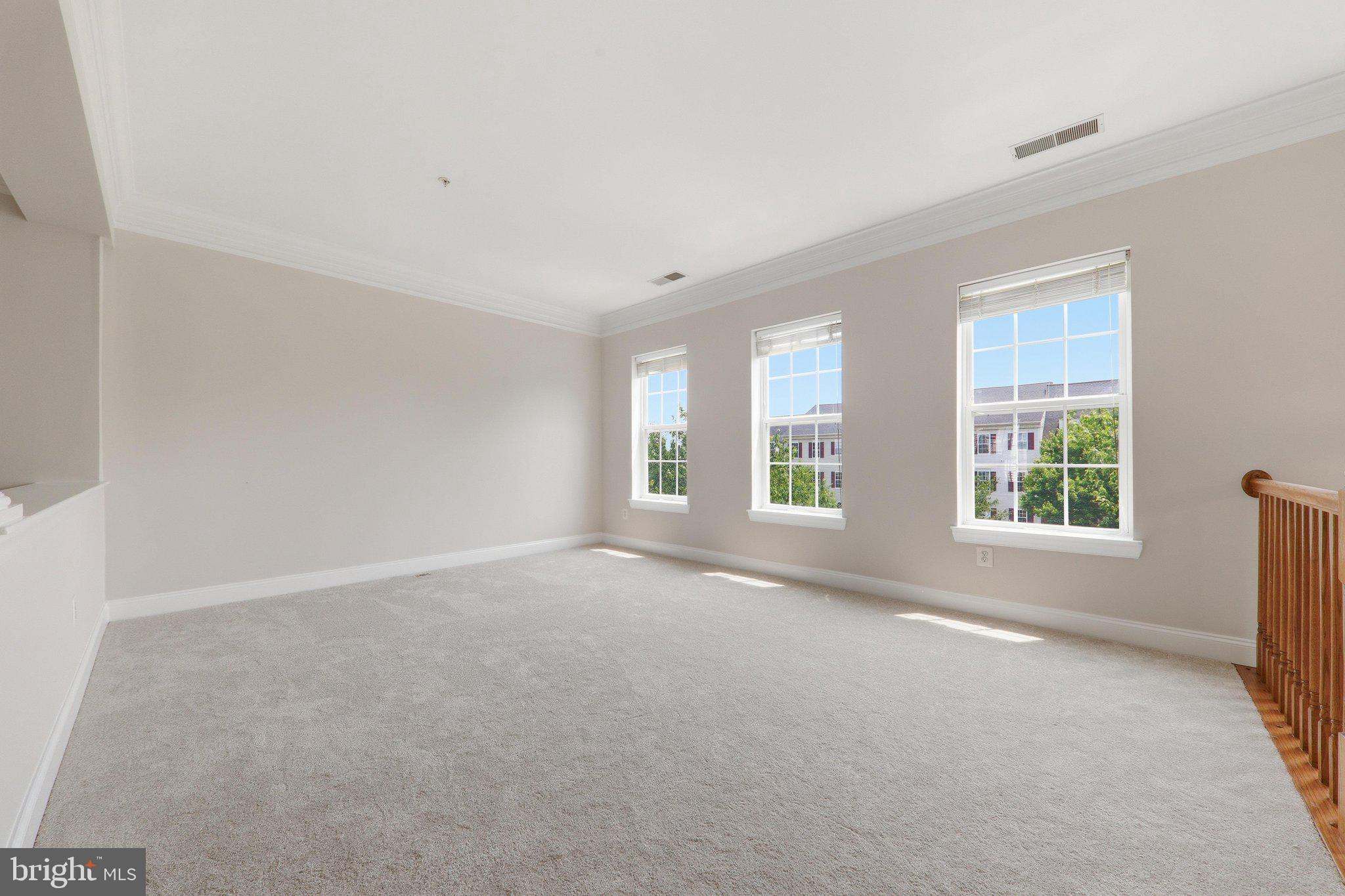 152 MILL GREEN AVENUE 200