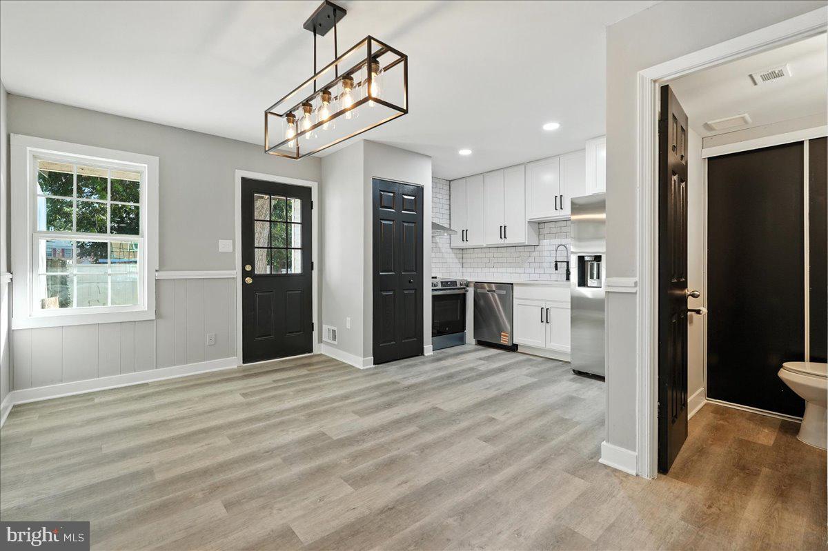 9833 TOWN LANE