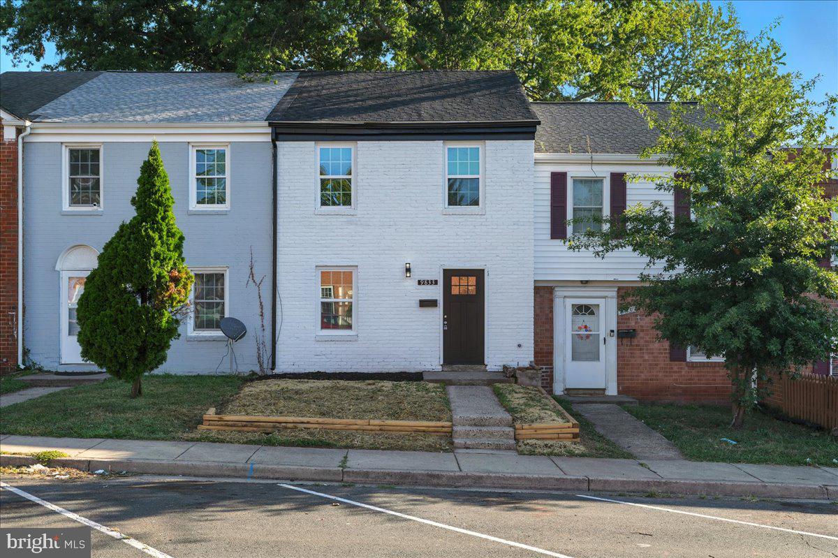 9833 TOWN LANE