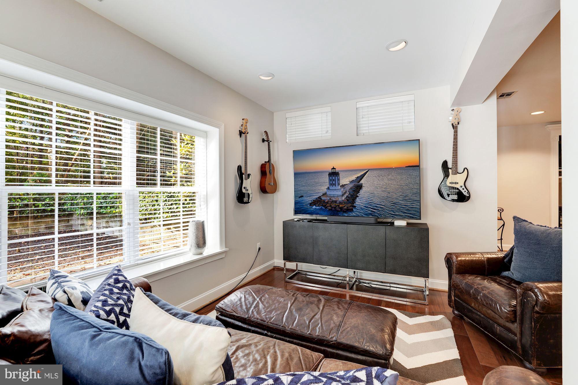 POTOMAC STATION - Residential