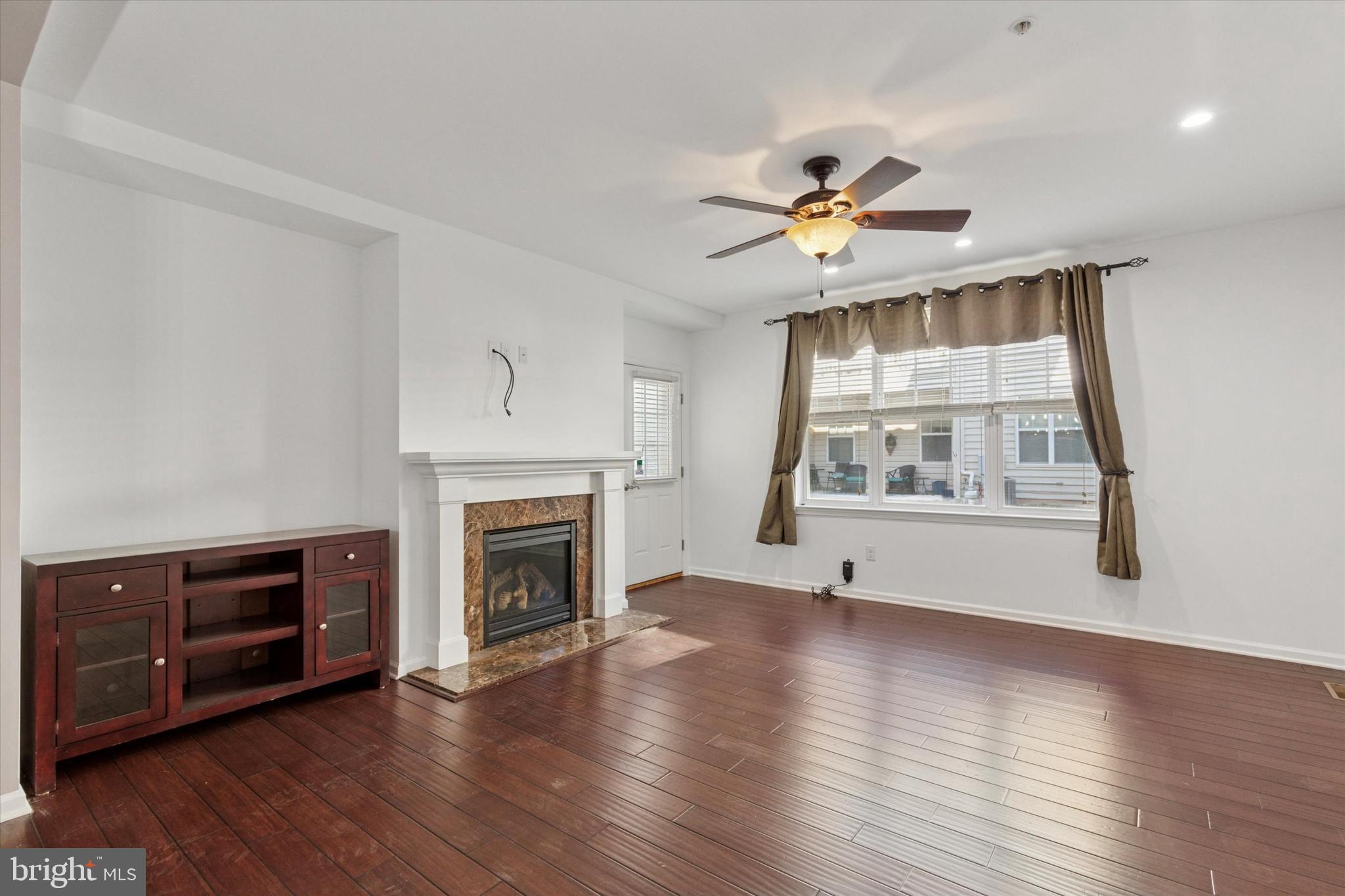 ENCLAVEATWILLIAMSTAD - Residential Lease