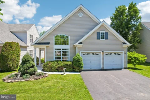 21 Pinflower La Ln, Princeton Junction, NJ MLS: NJME2077838