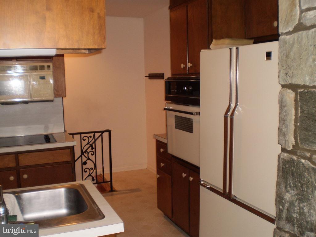 CHESTNUT HILL - Residential