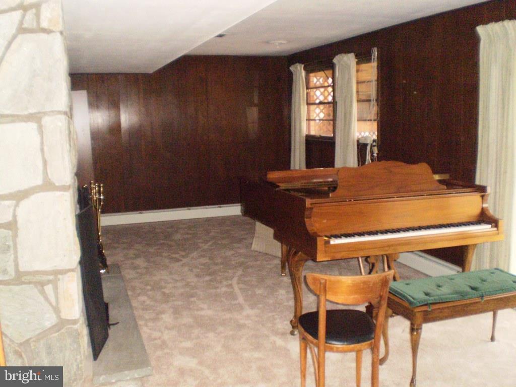 CHESTNUT HILL - Residential