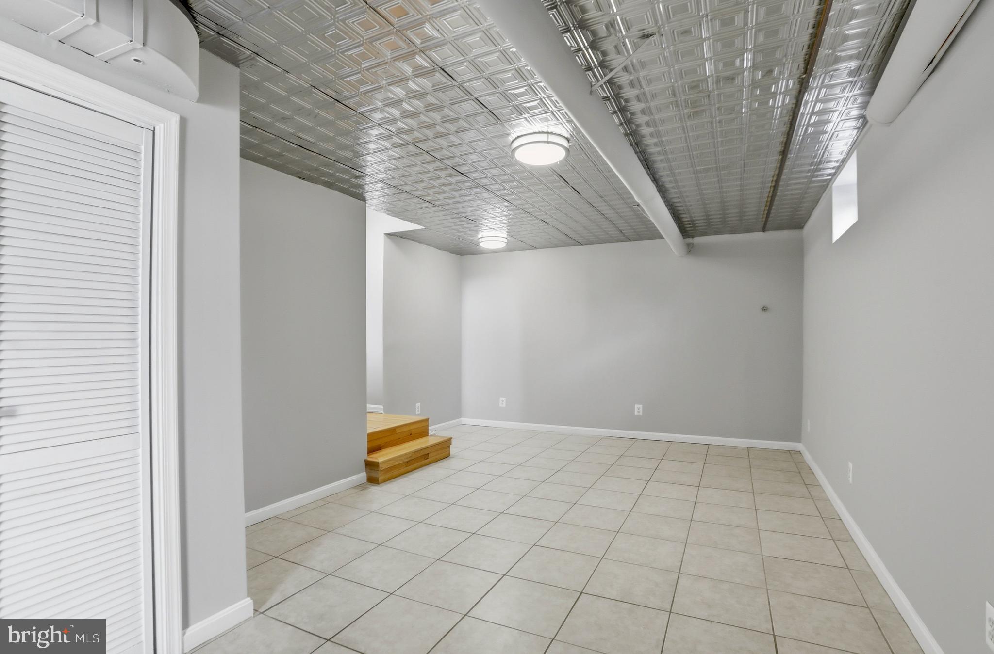 HAMILTON ACRES - Residential