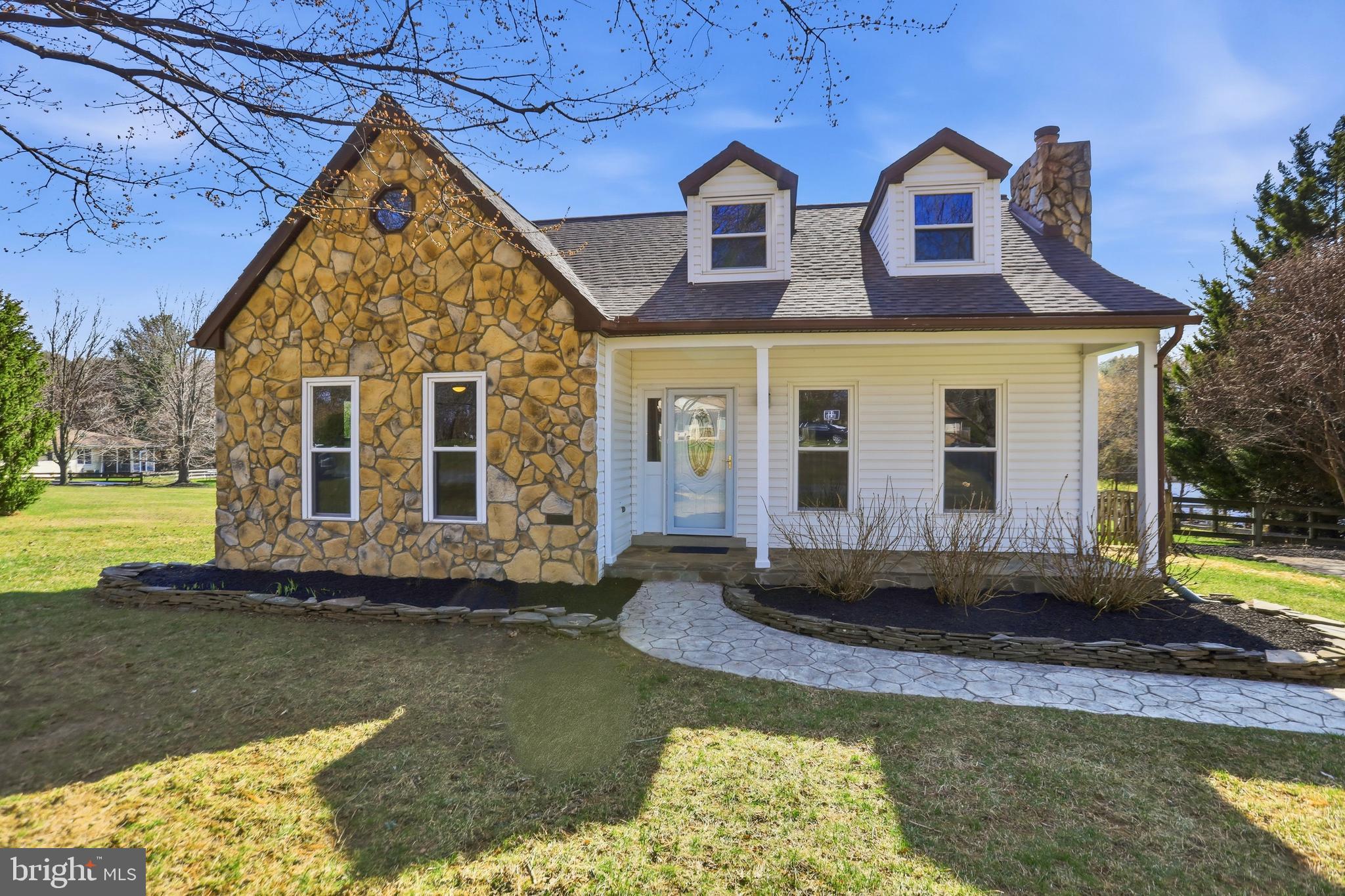 HAMILTON ACRES - Residential