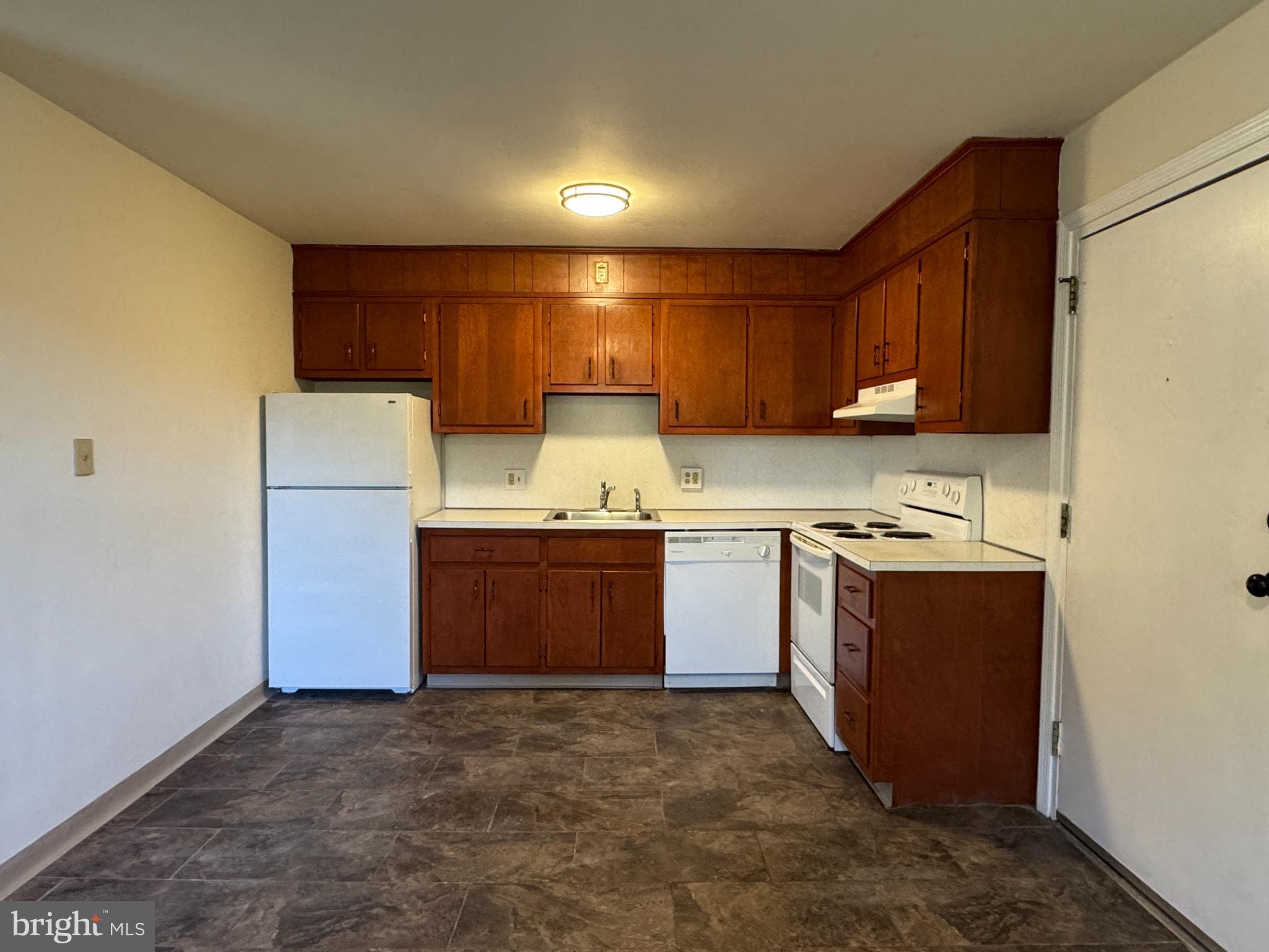 23 ORCHARD HILLS DRIVE E