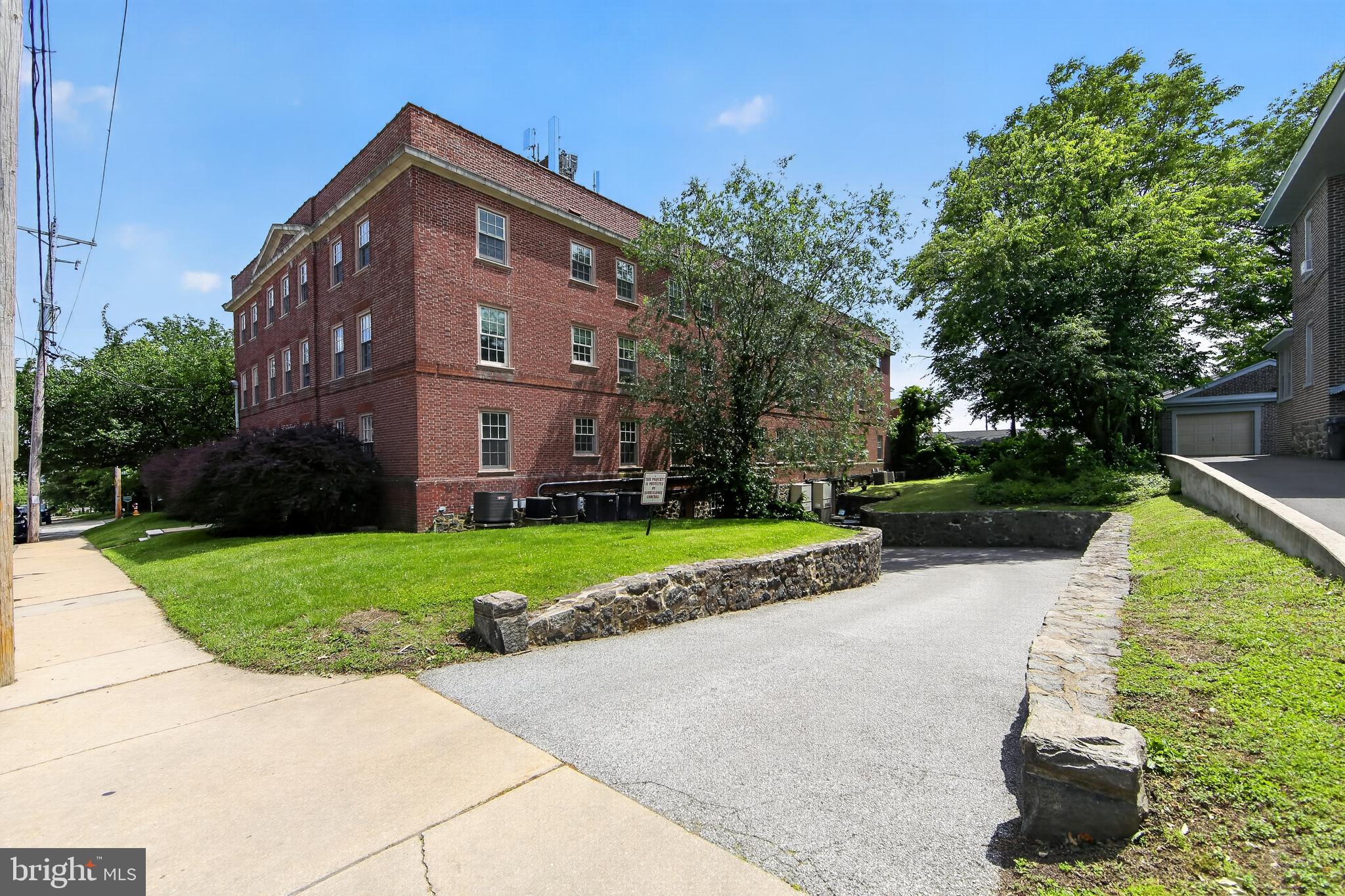 709-711 N BROOM STREET