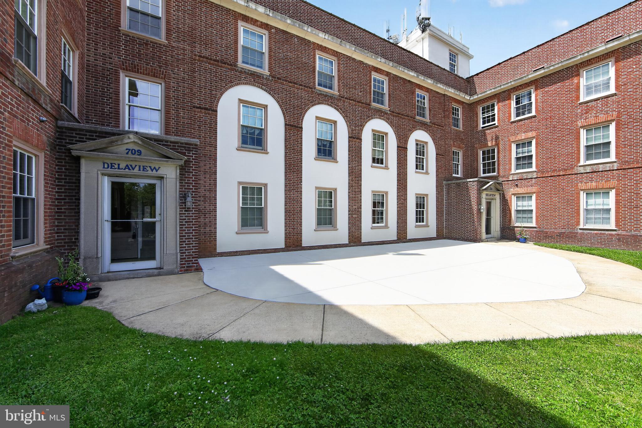 709-711 N BROOM STREET