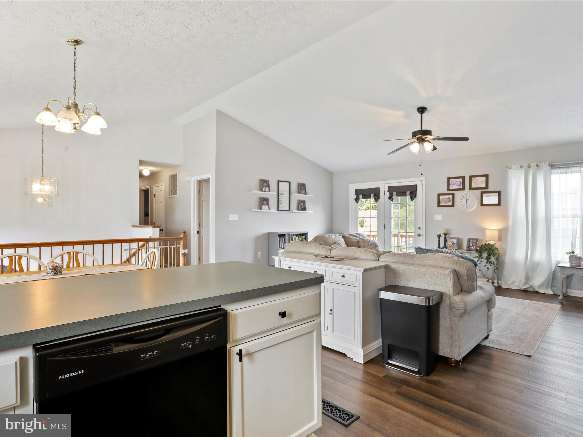 RIDGEFIELD - Residential