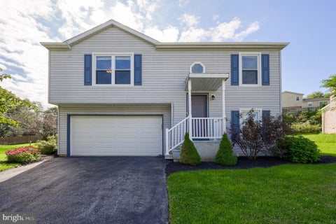 Photo of 8851 Presidents Drive, HUMMELSTOWN, PA 17036 (MLS # PADA2064450)
