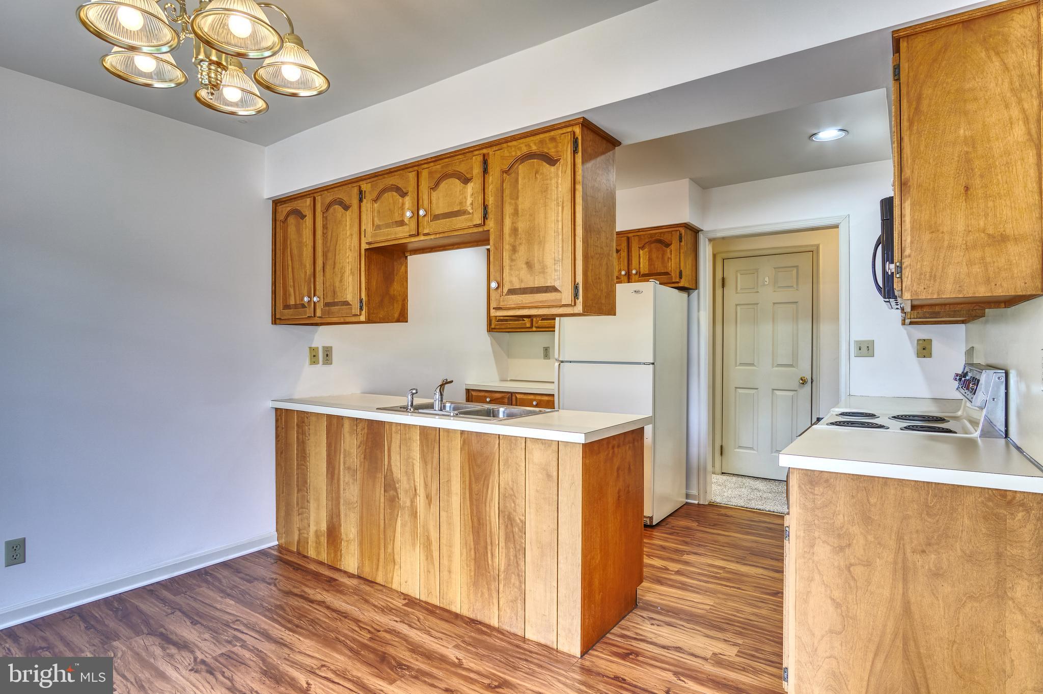 STRAWBERRY COURT - Residential