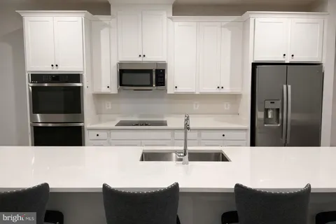 13695 Innovation Station Loop Unit 77B, Herndon, VA MLS: VAFX2286270