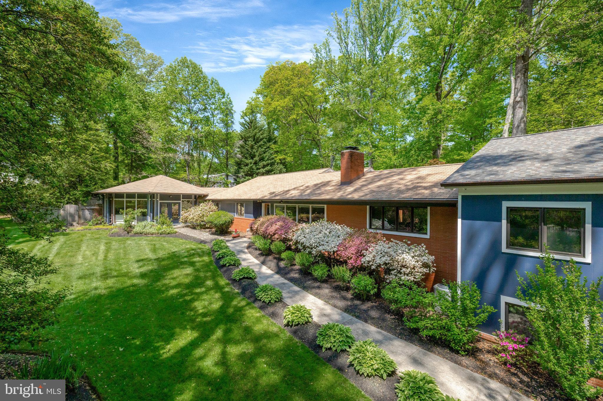 9006 GLEN COURT
