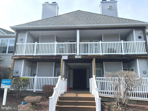 909 Waters Edge Drive Unit 909, Newark, DE MLS: DENC2077972