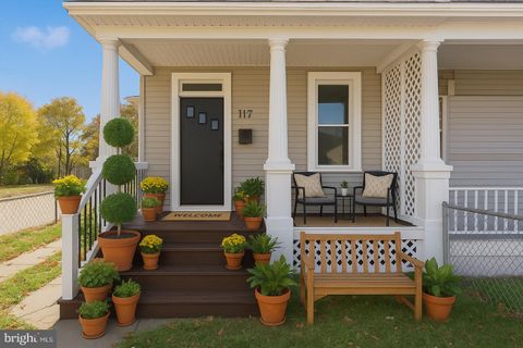 Photo of 177 Winters Lane, CATONSVILLE, MD 21228 (MLS # MDBC2145218)