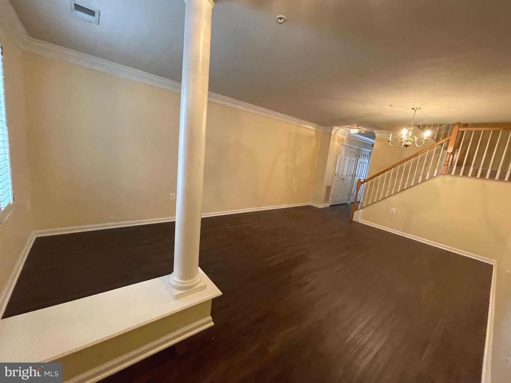 1306 ROUNDHOUSE LANE