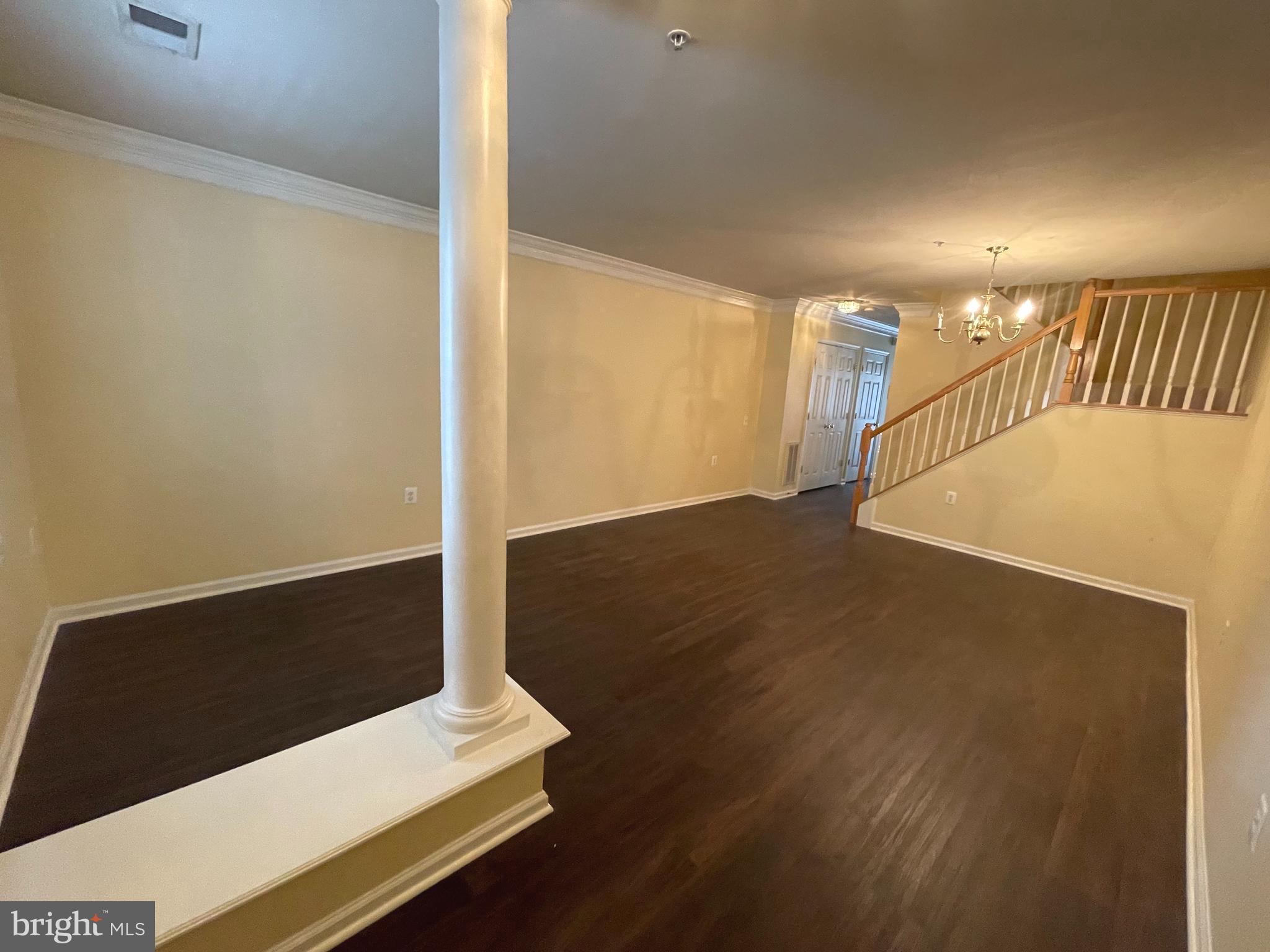 1306 ROUNDHOUSE LANE