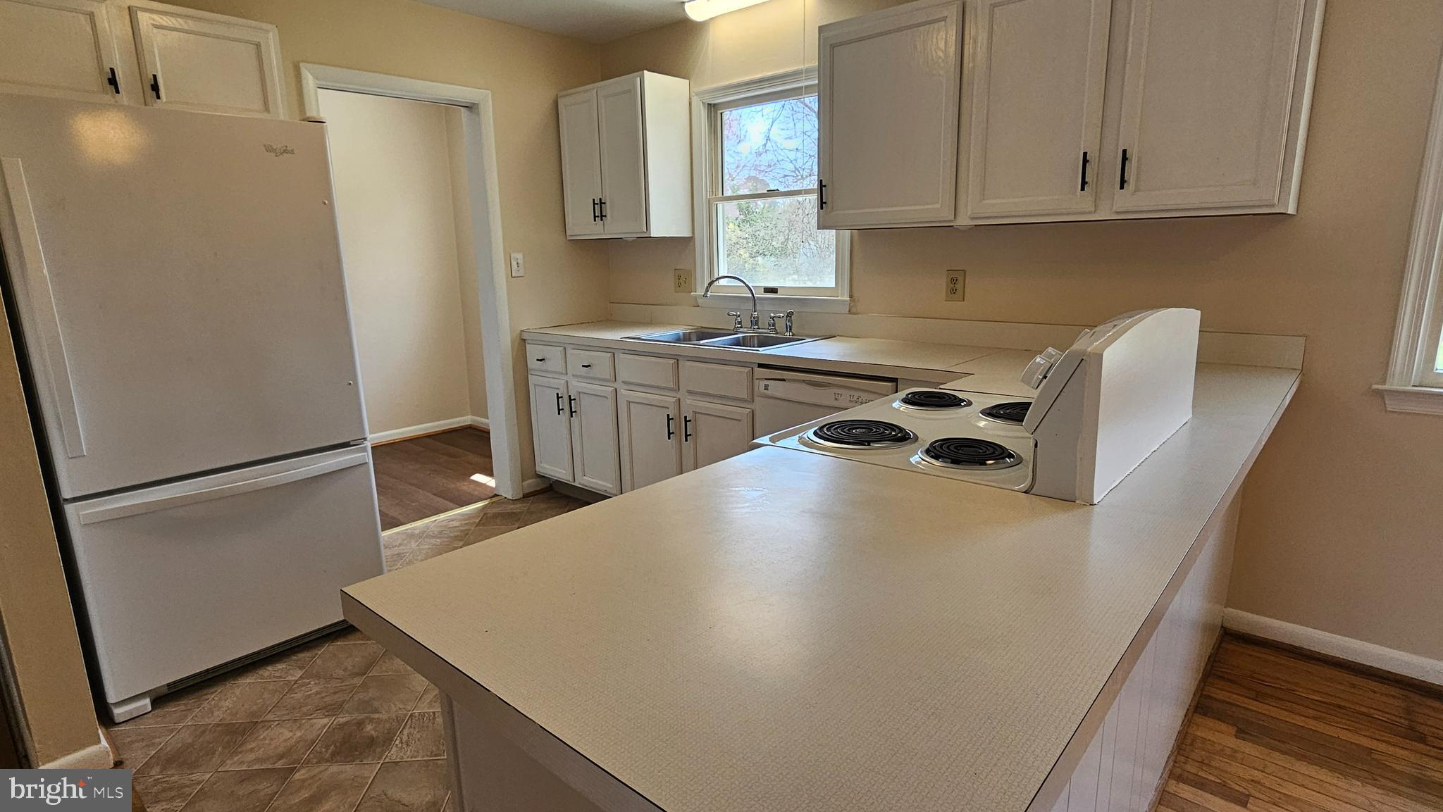 PEACOCK MANOR - Residential