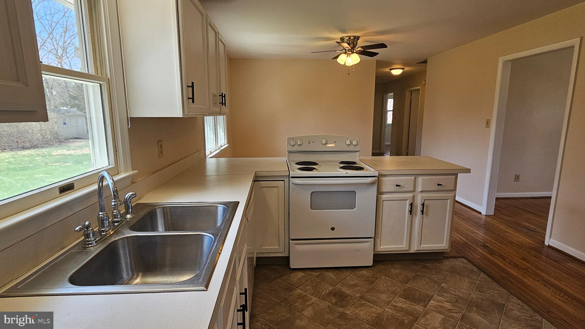 PEACOCK MANOR - Residential