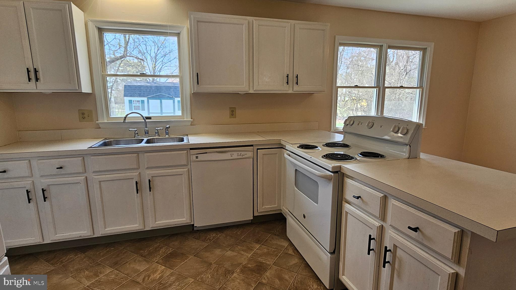 PEACOCK MANOR - Residential