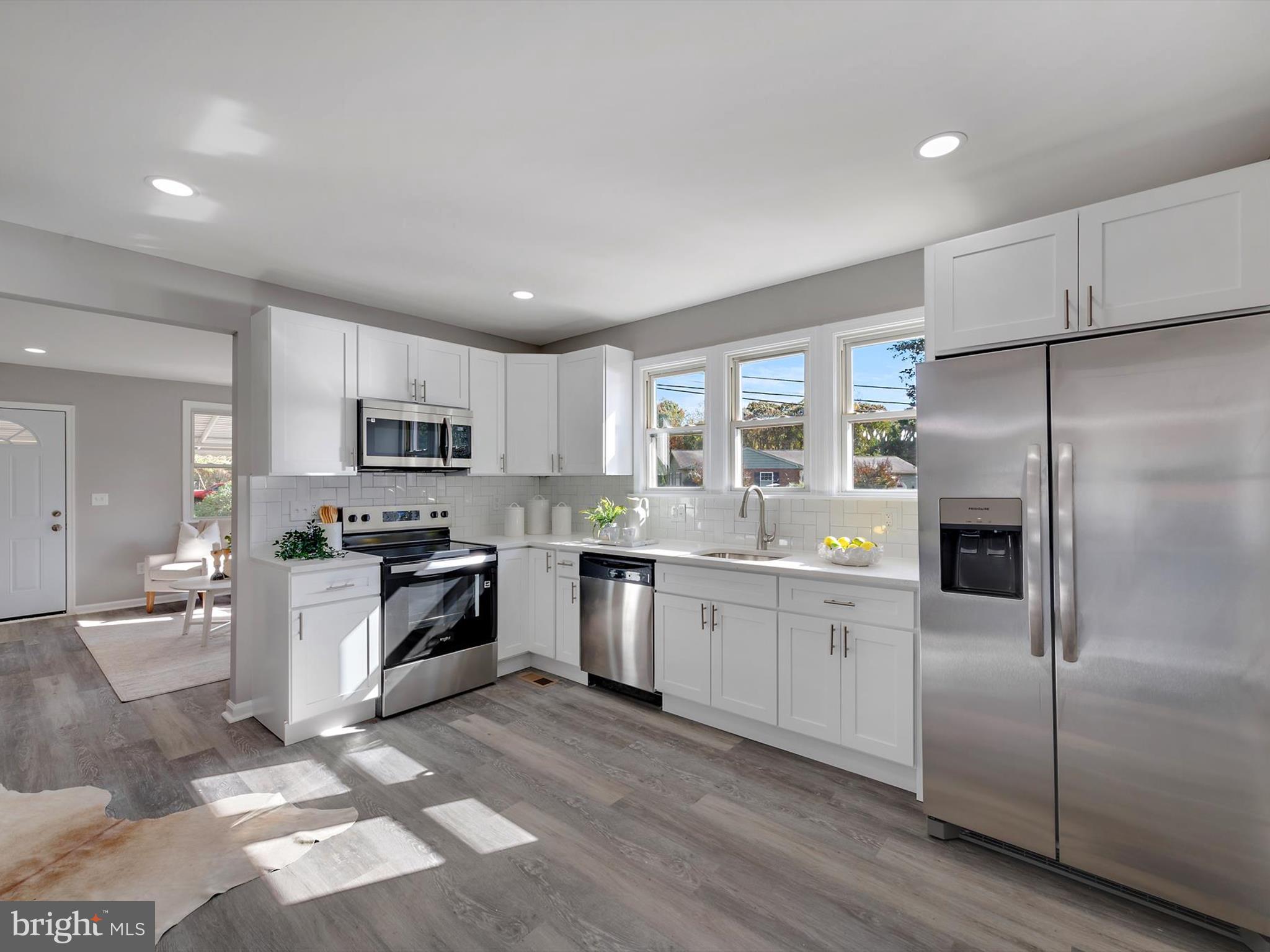 SUNRISE BEACH - Residential