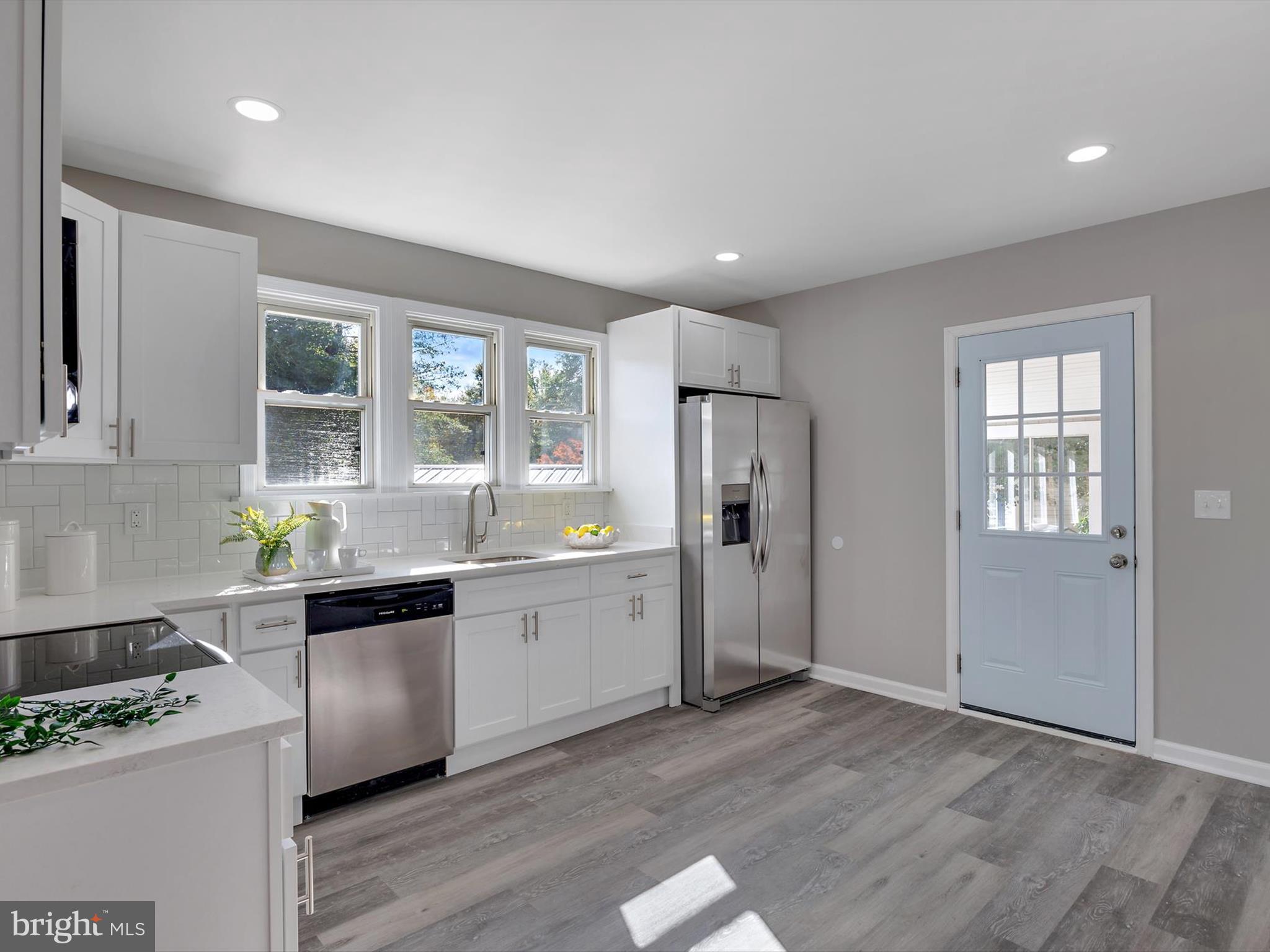 SUNRISE BEACH - Residential