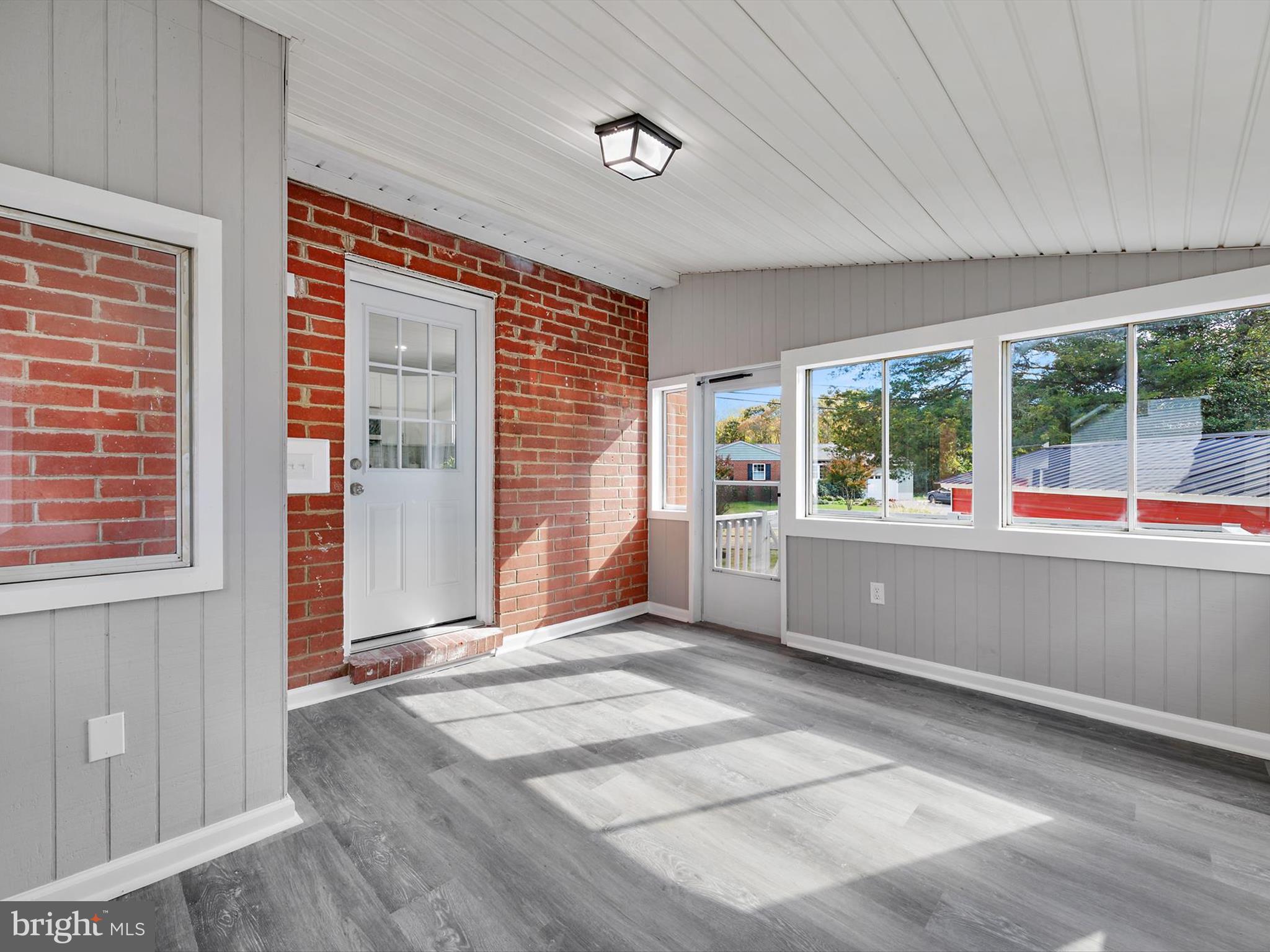 SUNRISE BEACH - Residential