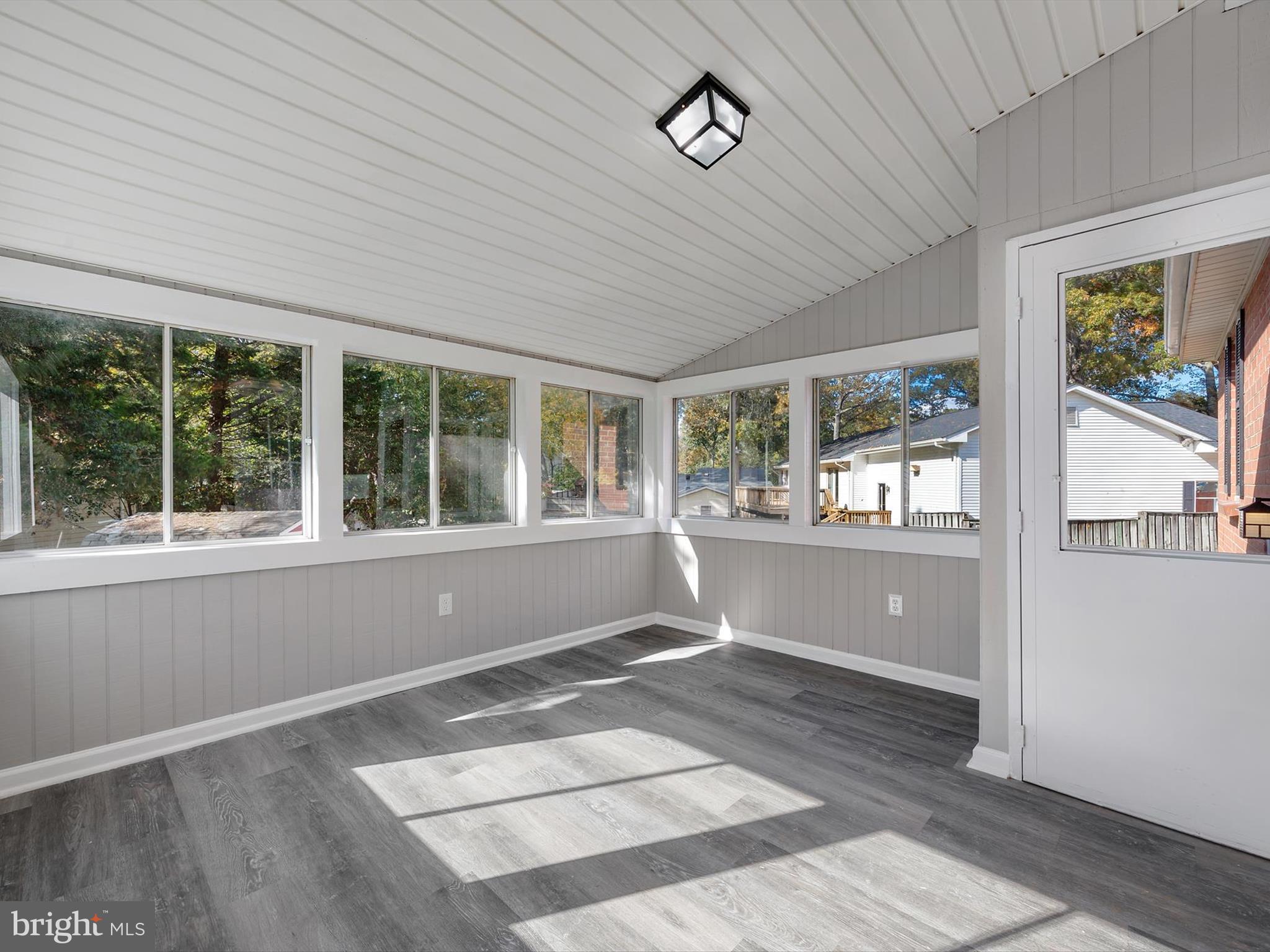 SUNRISE BEACH - Residential