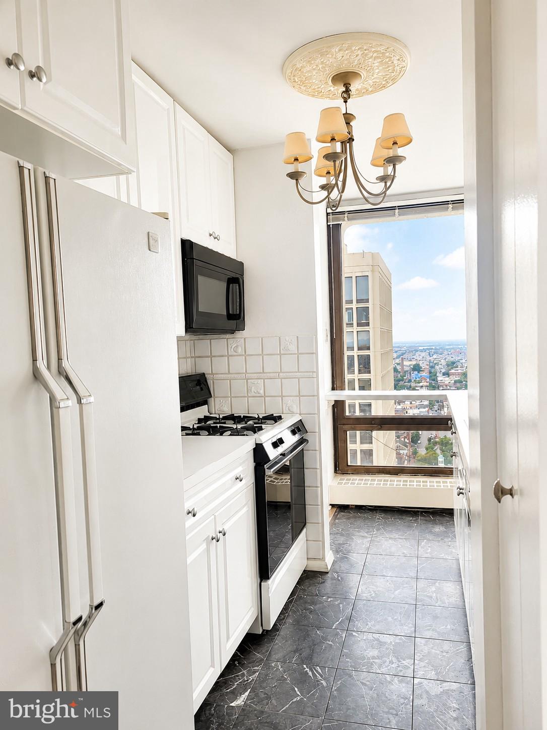 200 LOCUST STREET 30GN