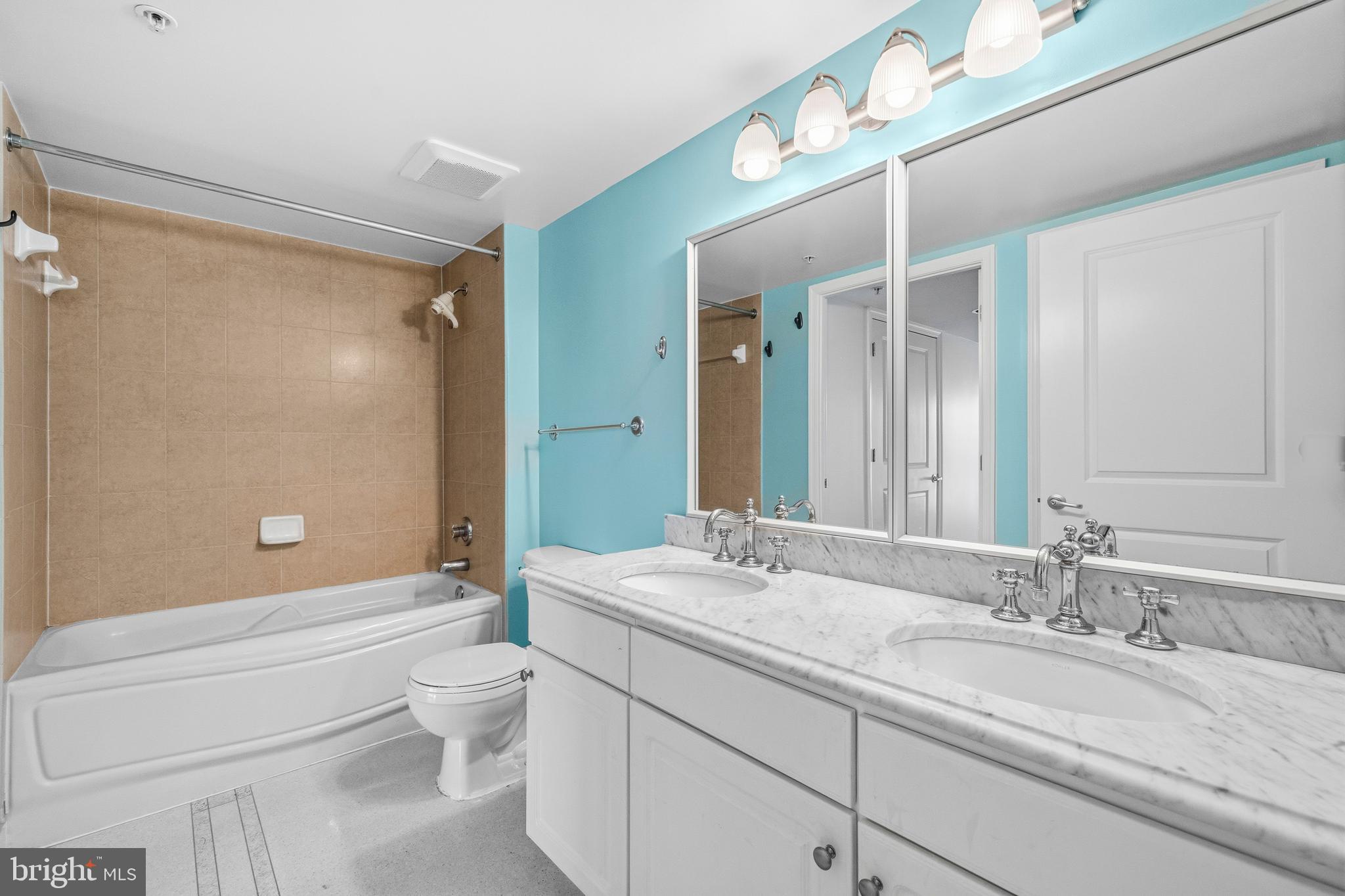 CARLTON HOUSE - Residential