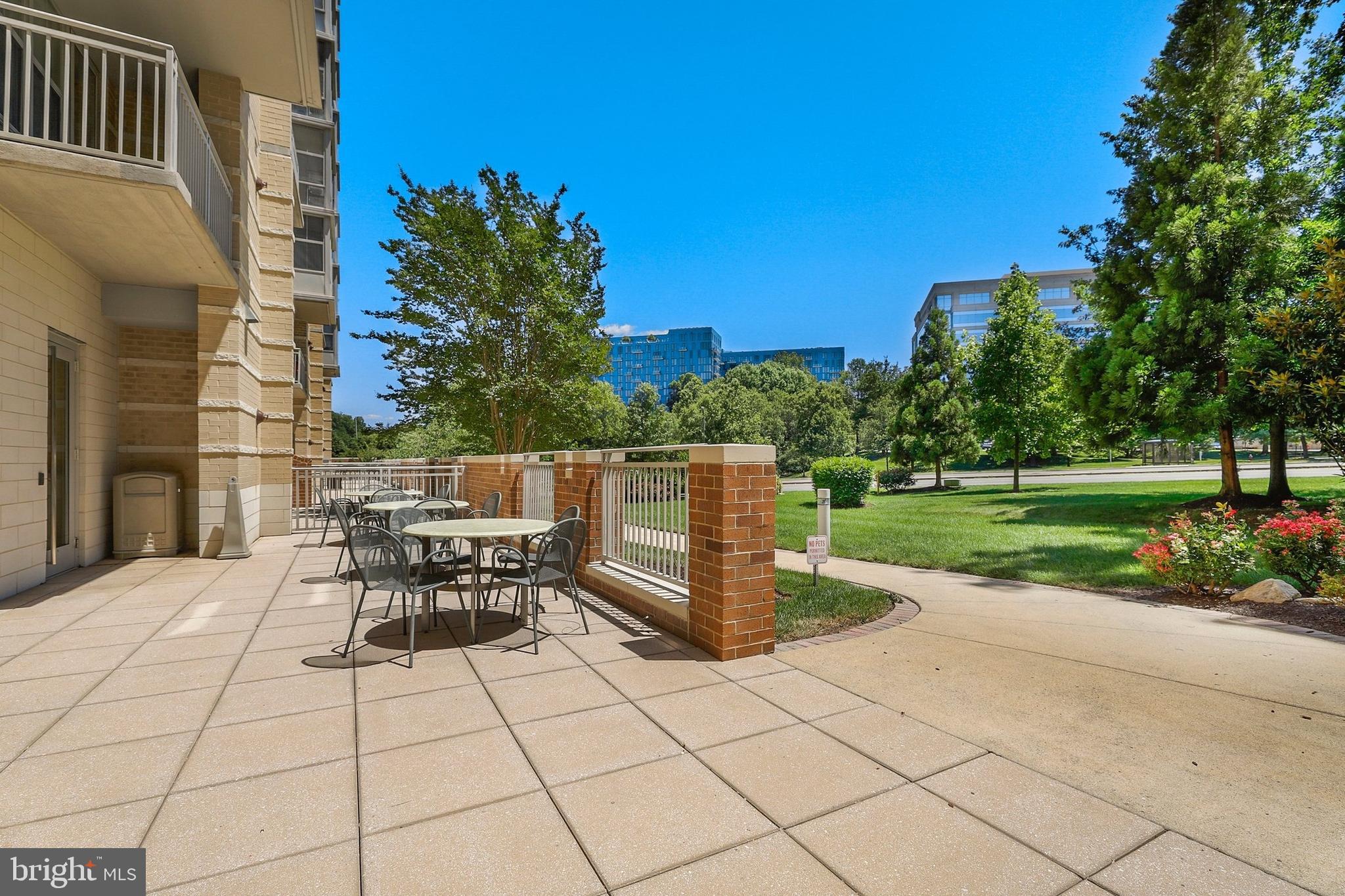 CARLTON HOUSE - Residential