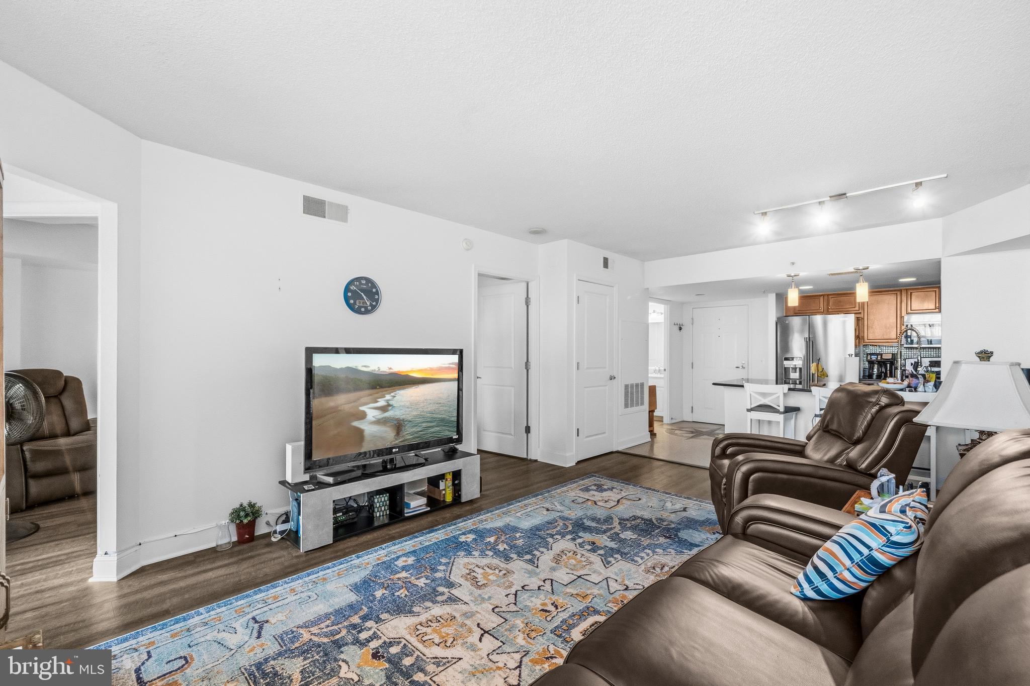 CARLTON HOUSE - Residential